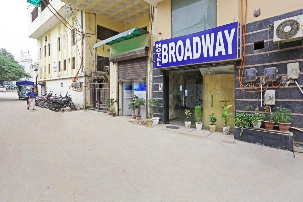 Hotel Broadway Near Delhi Airport New Delhi Exteriör bild