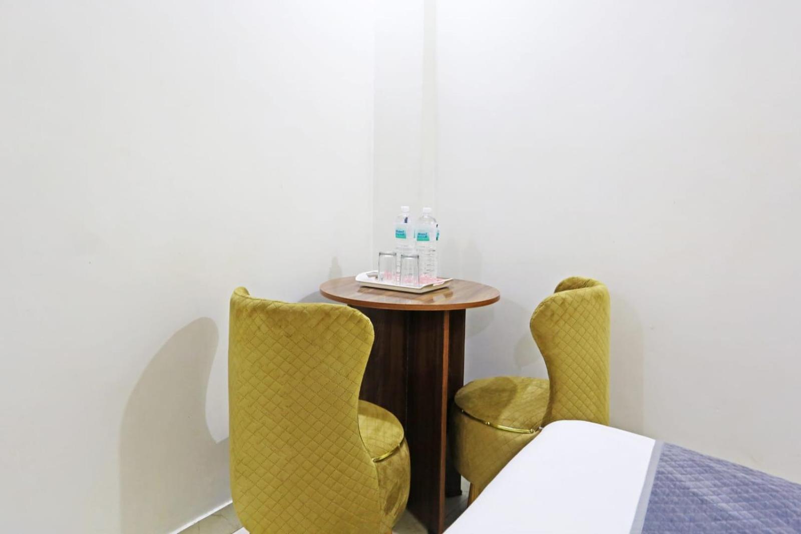 Hotel Broadway Near Delhi Airport New Delhi Exteriör bild