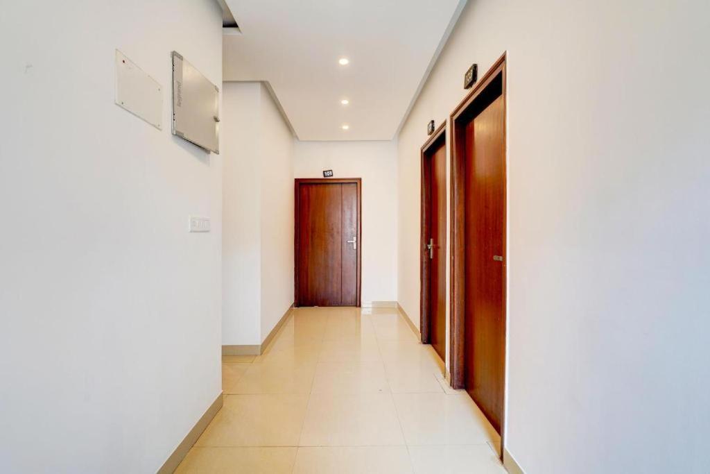 Hotel Broadway Near Delhi Airport New Delhi Exteriör bild